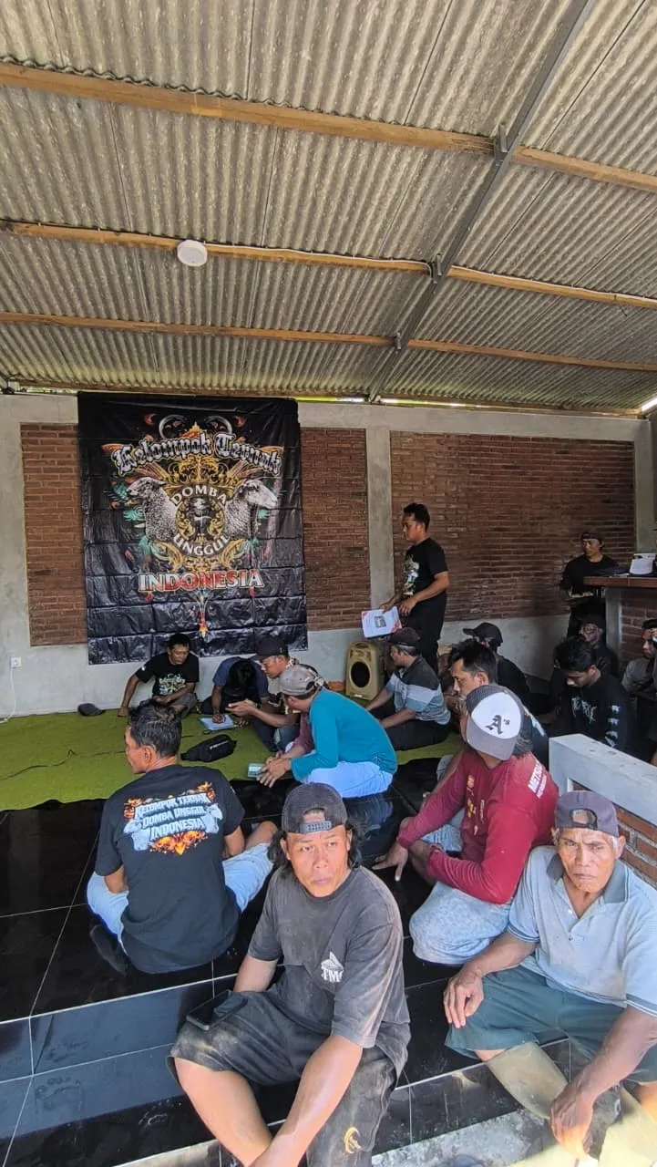 Penyerahan Bantuan Konsentrat di Tugung Farm